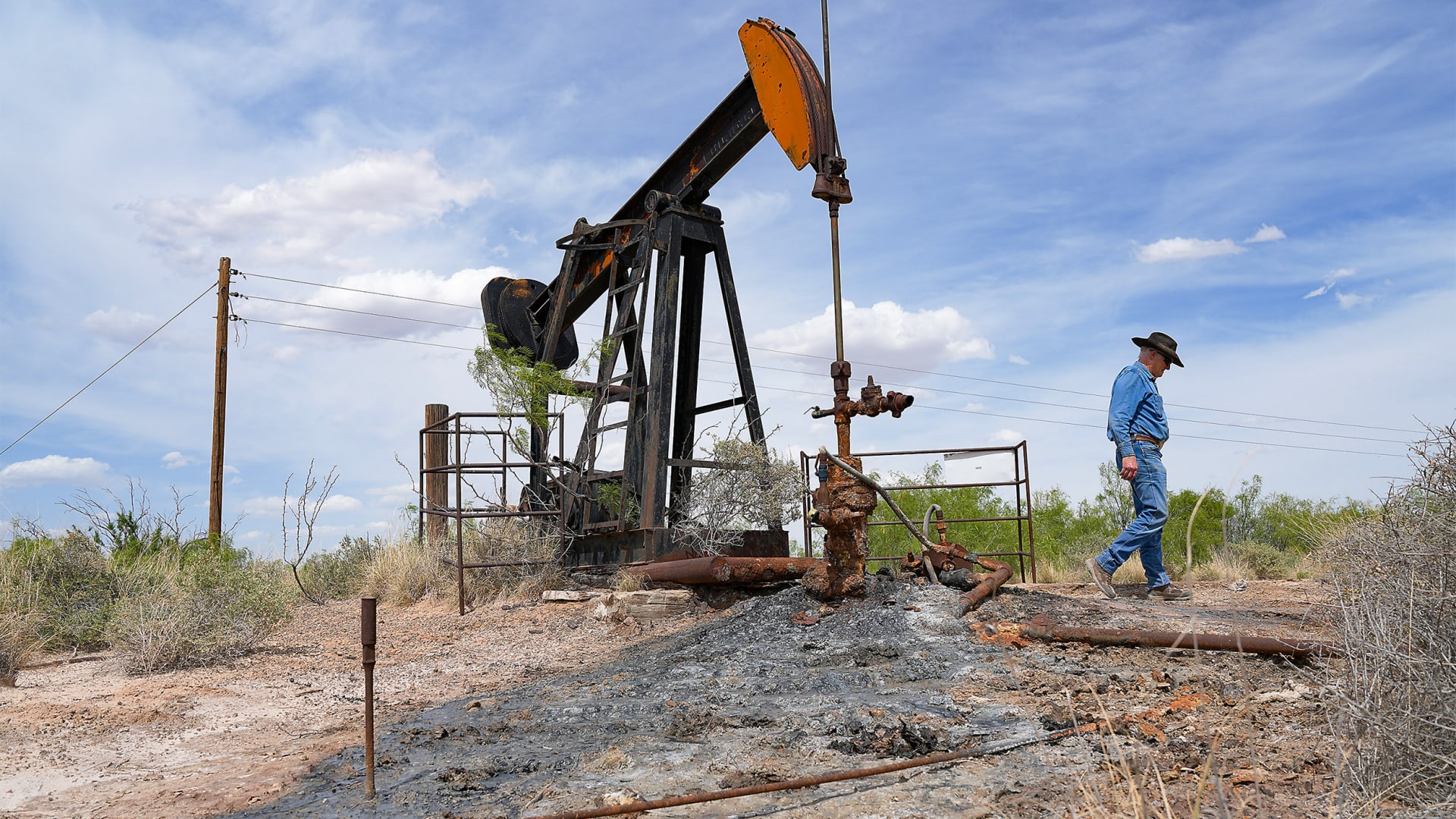 West Texas oil field workers